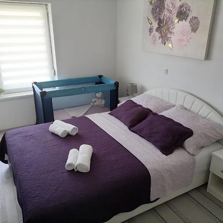 Apartman Lidija Dinjiška Dış mekan fotoğraf