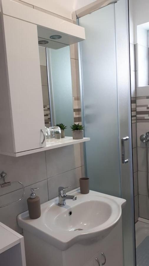 Apartman Lidija Dinjiška Dış mekan fotoğraf