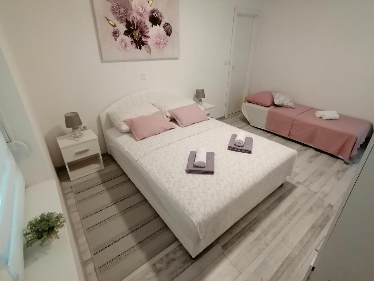 Apartman Lidija Dinjiška Dış mekan fotoğraf