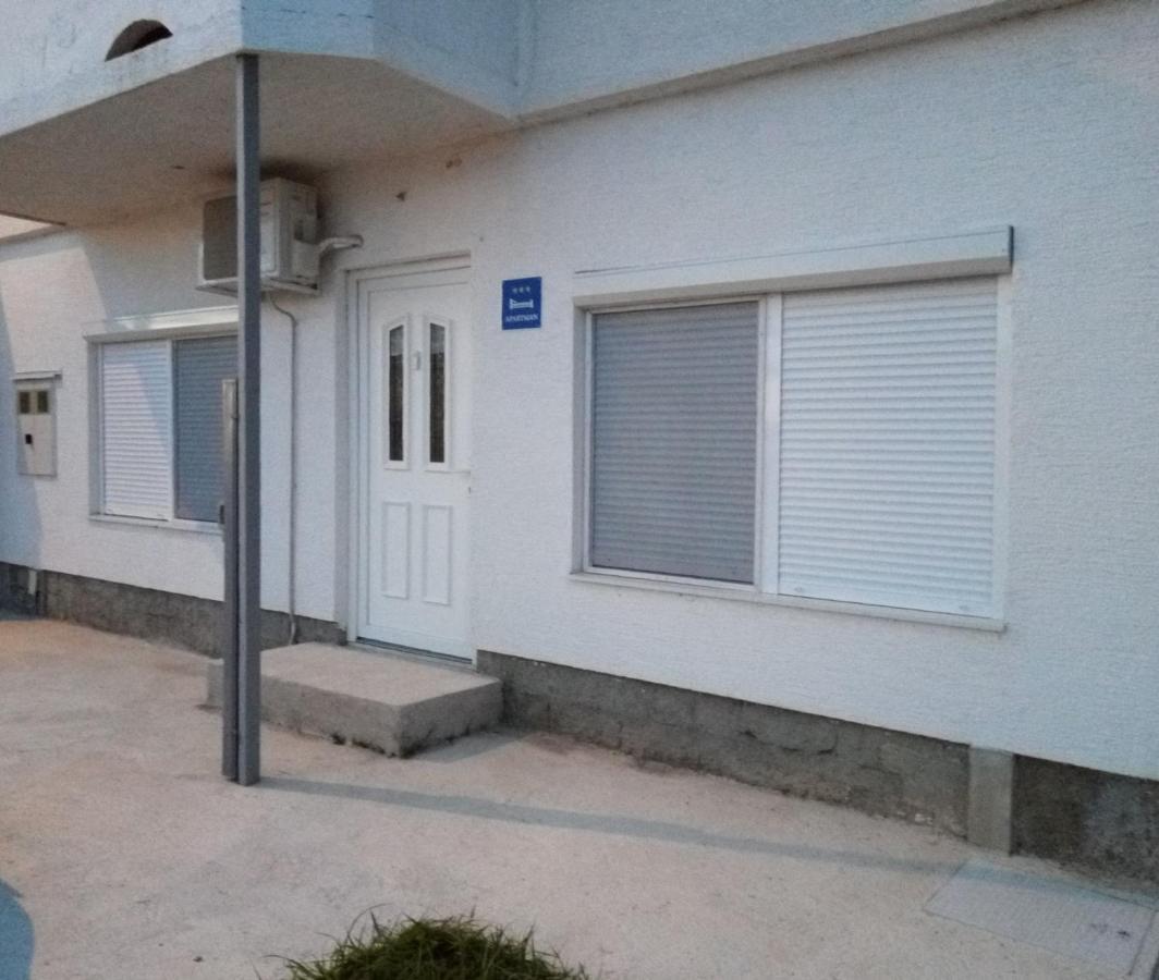 Apartman Lidija Dinjiška Dış mekan fotoğraf