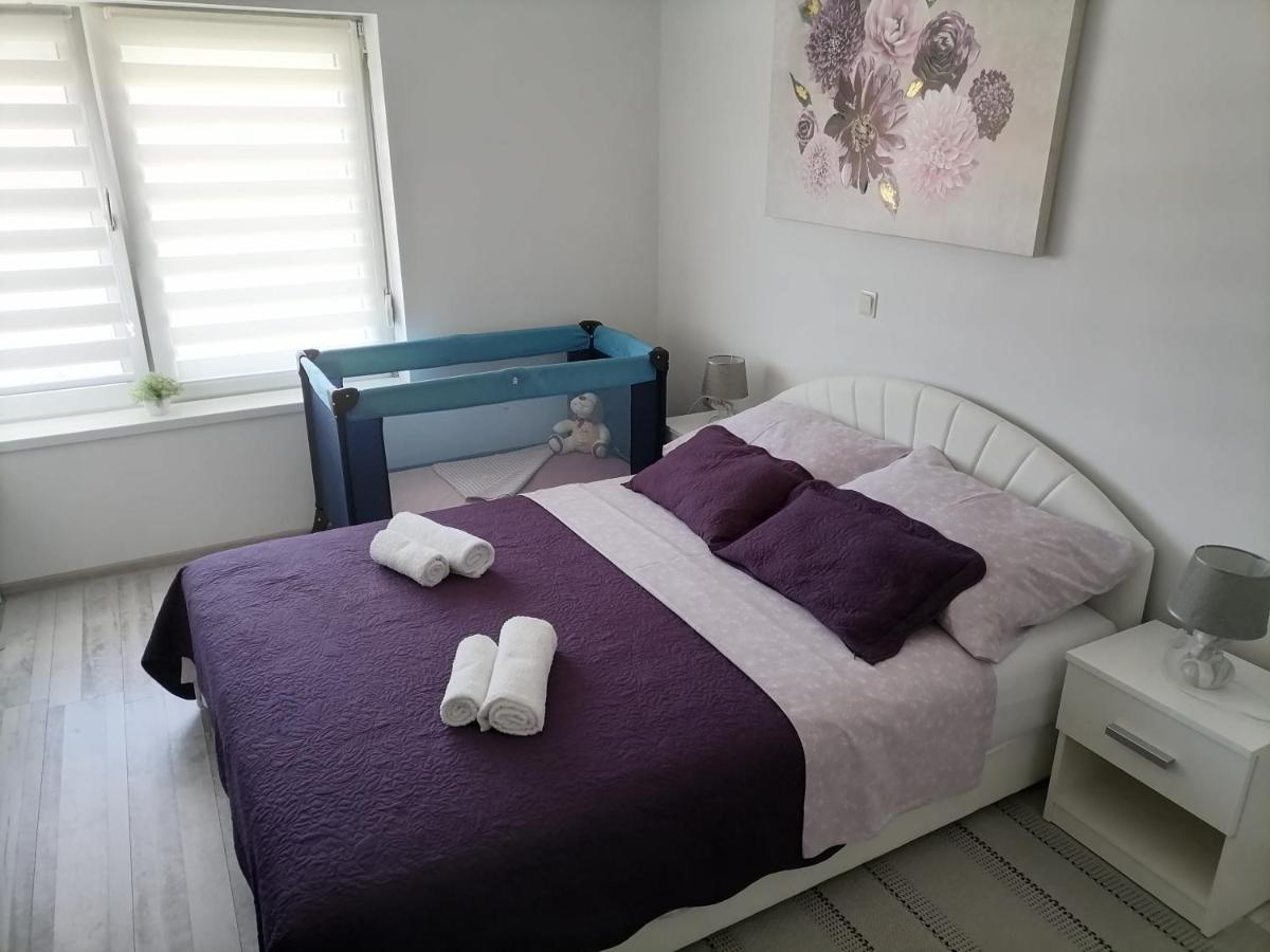 Apartman Lidija Dinjiška Dış mekan fotoğraf