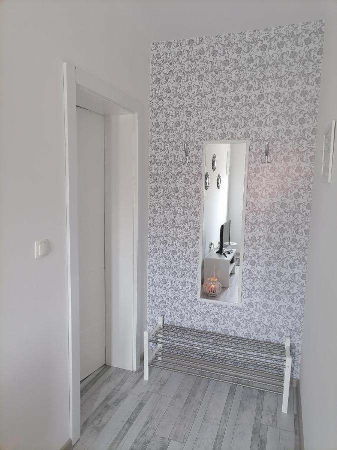 Apartman Lidija Dinjiška Dış mekan fotoğraf