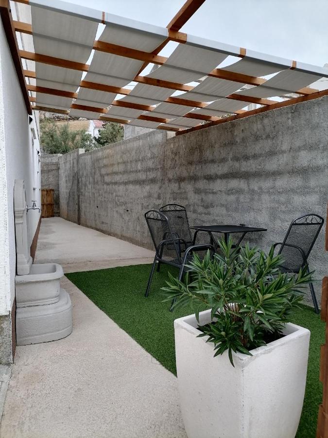 Apartman Lidija Dinjiška Dış mekan fotoğraf